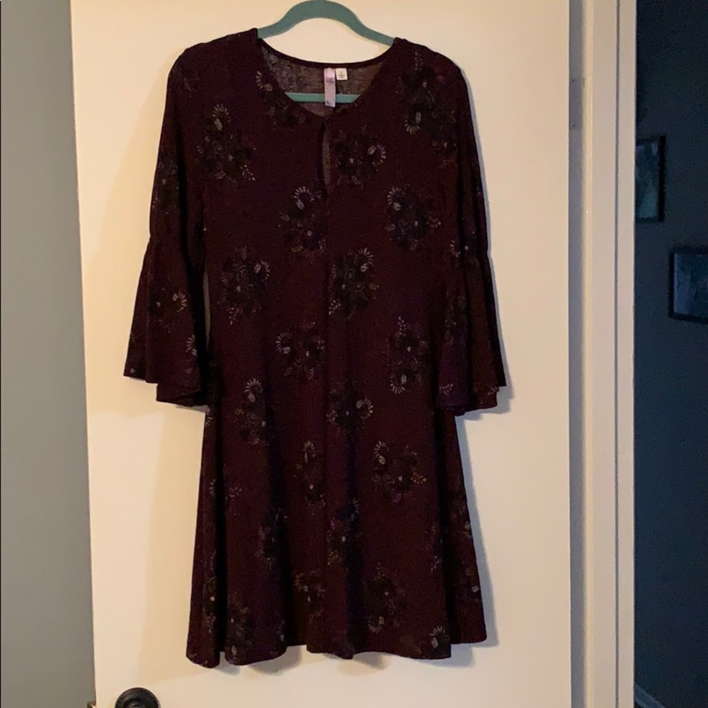 Bell sleeved dress
